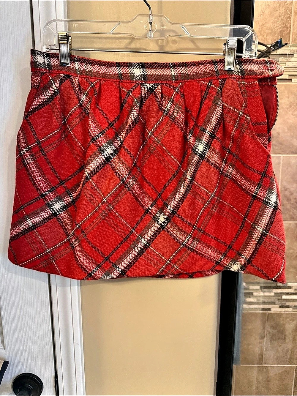 Old Navy Plaid Skirt in Red & Black Size 4 Like New